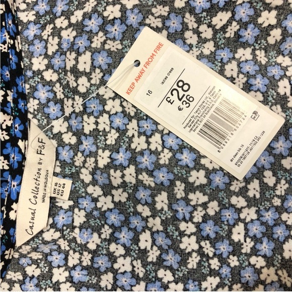 F&F Casual Collection V Neck Buttoned Belted Blue White Daisy Floral Jumpsuit 12 - Picture 9 of 12